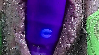 MILF Extreme Close up Fat Pussy G Spot Vibrator Play & Orgasm