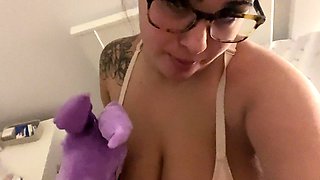 teen brunette 95 masturbating on live webcam