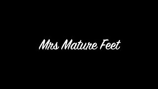 Mrs Mature Feet Having a Little Pre-breakfast Play 504