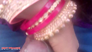 Desi Goan ki bhabhi din ko chupke aayi jungle me chudne, Desi village bhabhi fuck in jungle at evening