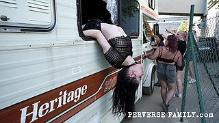 Perverse Family 52.1 (season 4): Dirty Warm up for Techno