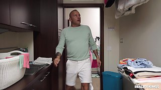 Big Naturals - The New Girl 1 - Kira Queen