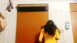 Urvashi Rani silk salwar phenke ghar ke andar ghapaghap krrhi thi