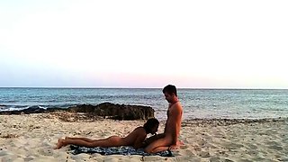 Sexy Couple's Public Beach Adventure