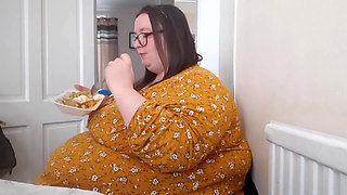 BBW SSBBW stuffing belly fish and chips