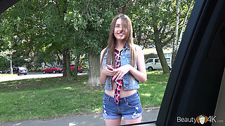 Real beauty got her pussy drilled in car