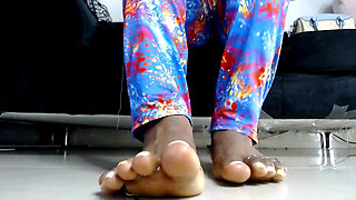 Housecleaning, Survive the Giantesss Cleaning Spree, Bare Foot Crushing