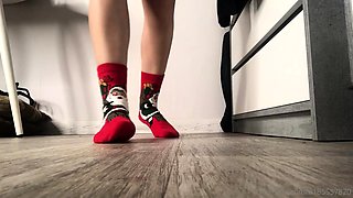 Maitresse Madelines solo foot fetish POV