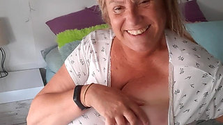 Fina Chats While She Gets Out of the Shower Completely Naked and Gets Ready