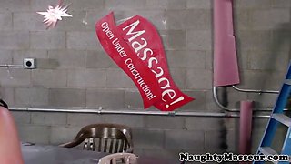Tattooed massage beauty facialized by hilarious masseur