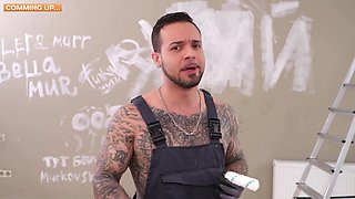 2 Crazy Broads Providing Their Bods Repairman with a Monster Meatpipe