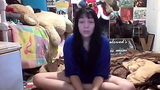 Brunette Couch Webcam Solo Fun Masturbating