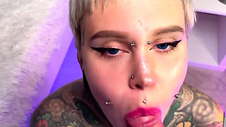 Charming alt teen with heavily tattooed body delivers awesome POV sex
