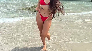 Beauty Public Chill and Fun in Sexy Bikini