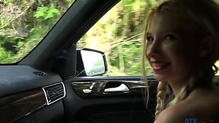 Amateur blonde slut outdoor banging following picnic