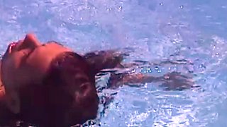 Glamour babe gets in the pool