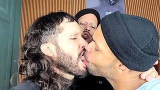 RJ MALE VIDEOS - Fantastic Kissing Orgy Between Hot Friends