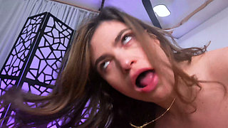 Nicole Rae's Treatment Ends in Squirting and Cumshots