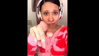 amateur vip ass masturbating on live webcam