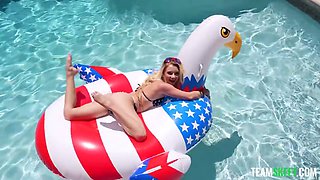 Big Tits And Big Cock Lesbians Fuck Wildly In The Sun During Outdoor Group Sex Outdoors With Alix Avery