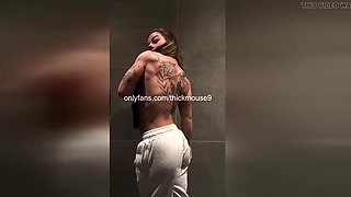 Muscle 18yo Going knuckle deep Seep Gym Live