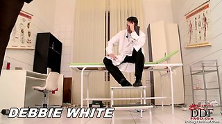 The policewoman wears nylons