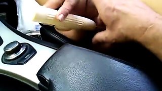 Mature franaise baise en voiture avec un gros clitoris