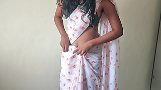 Your 18 yr old didi wearing sexy saree with showing some pussy hairs