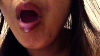 Filipina MILF Masturbates on Webcam