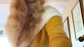 Cumshot amateur MILF suck and jerks dude in the bedroom