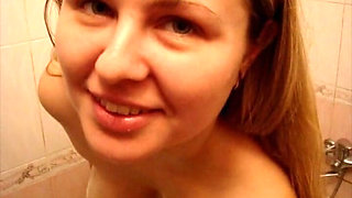 Chubby Babe Is Horny in the Bathroom