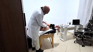 A MILF gets fingered by the proctologist during an anal