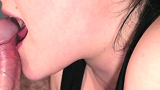 He Cant Stop Cumming in Her Mouth