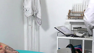 Fucking Machine Orgasm for Sporty MILF Gee