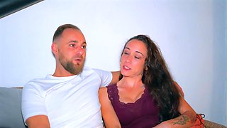 Melany, 23, continues her discoveries with J&M! - Jacquie et Michel TV