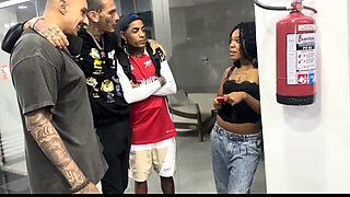 A Young Brazilian Girl Went to Meet Her Boyfriend, and the Cuckold Made the Slut Give Her Pussy to His Friends on the Street.