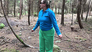 Girl can't gold her pee and pissing again outdoor, compilation