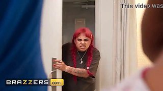 Brazzers - rhae forest and lucy lotus make Gi Joey’s workday sizzle with nonstop sexual perks at the sport