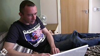 Chubby Webcam MILF Invites Her Client Over For a Hookup