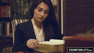 TEENFIDELITY - Schoolgirl Michelle Taylor Creampie Sex Ed