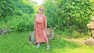 HOT MOMMY ONLYFAN Video Content BIG TIT Backyard Peek COMPILATION