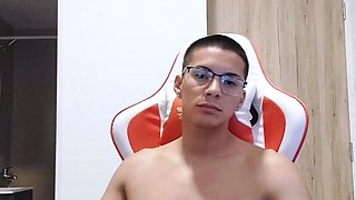 Argentinian gamer with La Verga Huge!