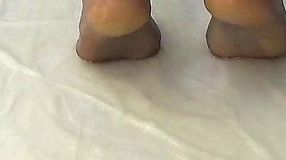 I'm Peeing on Legs in Nylon Tights