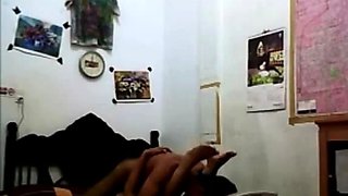 Indonesian Babe Orgasms on Fucking Machine