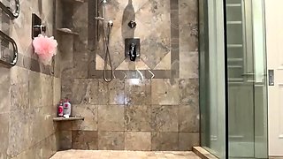 Sexy naked blonde Kiara Lord solo masturbation