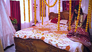 Suhagraat me pati ko behoshh karke boyfriend se chudwae