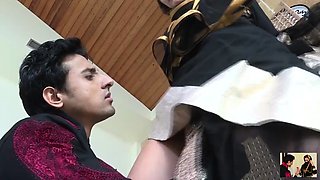 Horny Muslim Arab wife invites stranger to fuck her ass