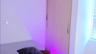 Amateur Webcam Cute Teen Plays Solo