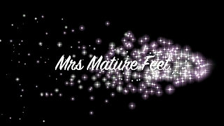 Mrs Mature Feet Getting Ready to Shower 556