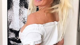 busty blonde babe natural boobs big breasted babe di